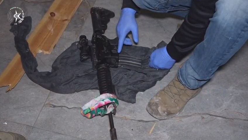 اعتقال مشتبه من الرملة بمحاولة فرض 